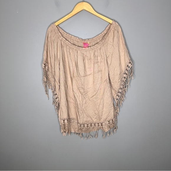 Sunny Leigh off the shoulder fringe blouse - Picture 1 of 6